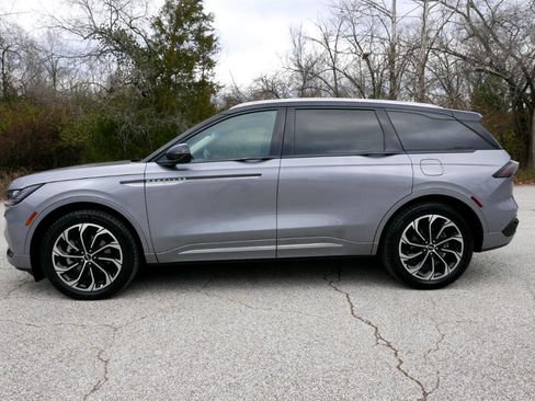 Used 2024 Lincoln Nautilus Reserve image 8