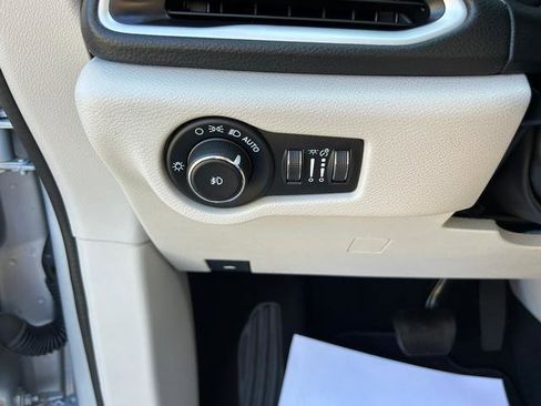 Certified 2022 Chrysler Pacifica Touring-L image 18