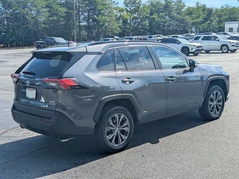 Used 2023 Toyota RAV4 XLE Premium AWD/4WD image 7