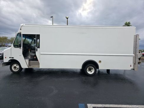 Used 2019 Ford E-450 and Econoline 450 Super Duty w/ A/C Prep Package image 8