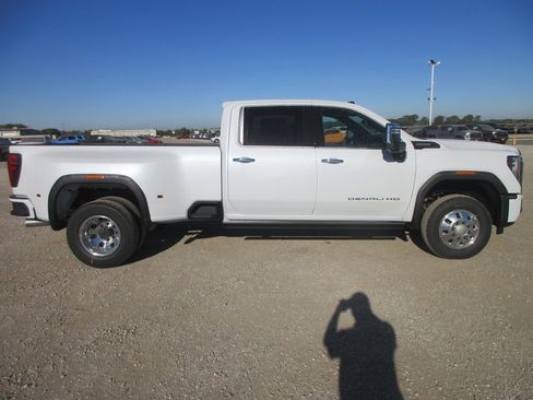 New 2026 GMC Sierra 3500 Denali Ultimate image 3