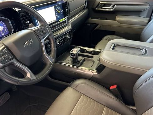Used 2022 Chevrolet Silverado 1500 ZR2 w/ Technology Package AWD/4WD image 10