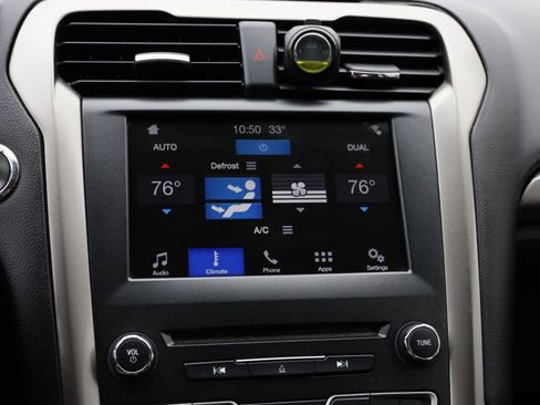 Used 2017 Ford Fusion SE w/ Fusion SE Technology Package image 35