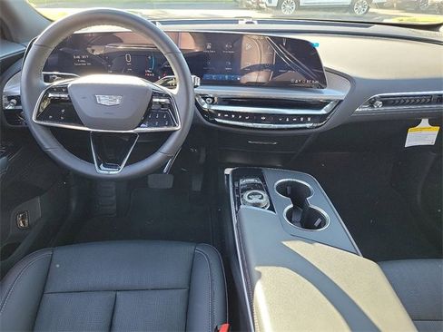 Used 2025 Cadillac Lyriq Sport image 8