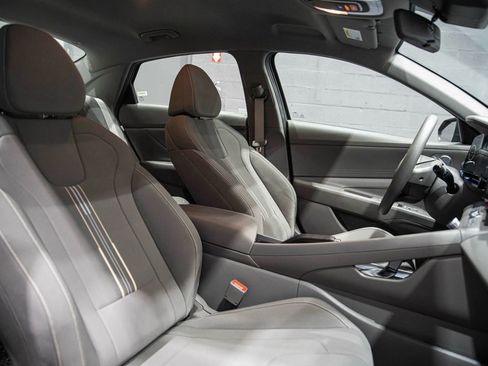 Used 2024 Hyundai Elantra SEL image 17