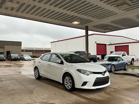 Used 2016 Toyota Corolla LE FWD image 3