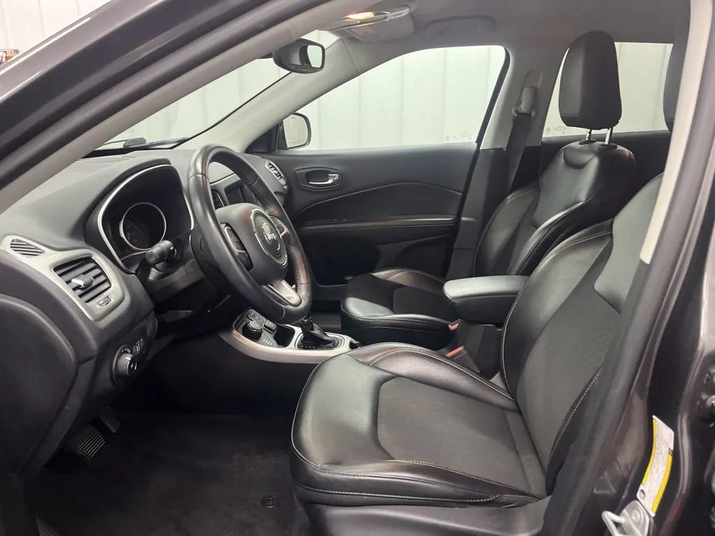 Used 2018 Jeep Compass Latitude w/ Popular Equipment Group AWD/4WD image 19