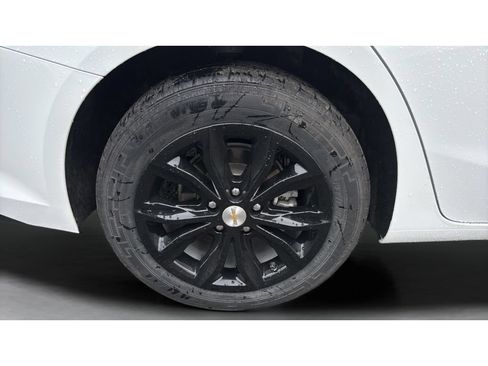 Used 2024 Chevrolet Malibu LT FWD image 14