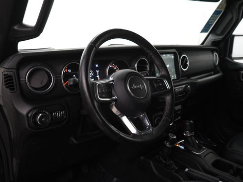 Used 2018 Jeep Wrangler Unlimited Sahara image 18