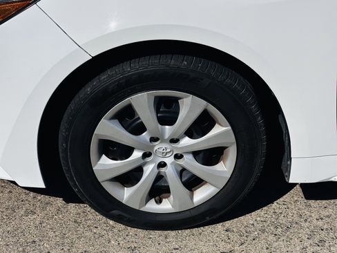 Used 2022 Toyota Corolla LE image 13
