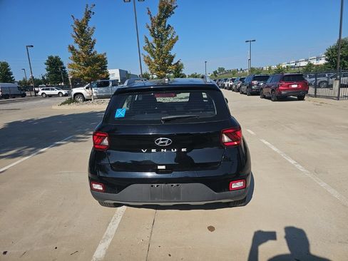 Used 2025 Hyundai Venue SEL FWD image 6