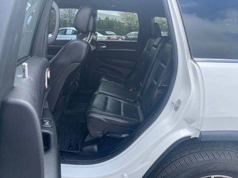 Used 2017 Jeep Grand Cherokee Limited image 16