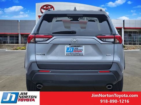 Used 2025 Toyota RAV4 XLE FWD image 6