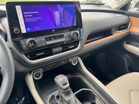 Certified 2024 Toyota Grand Highlander AWD image 29