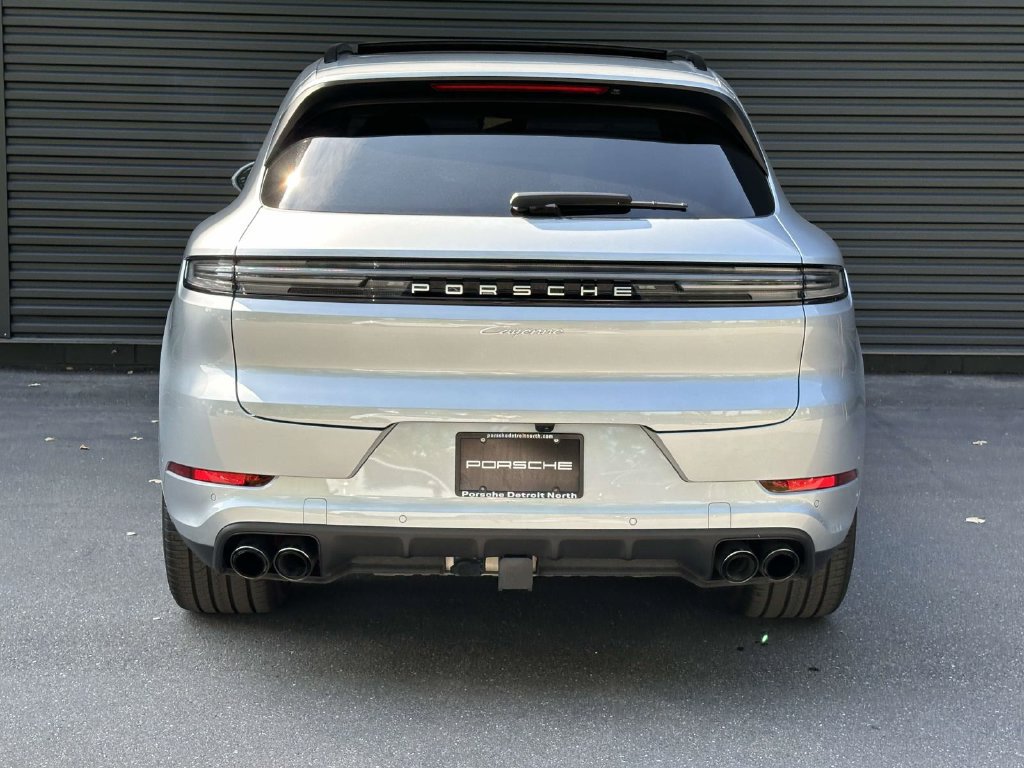 Certified 2026 Porsche Cayenne AWD/4WD image 4