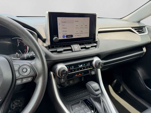Used 2025 Toyota RAV4 XLE FWD image 12