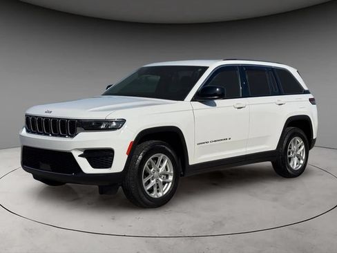 Used 2023 Jeep Grand Cherokee Laredo w/ Luxury Tech Group I AWD/4WD image 1