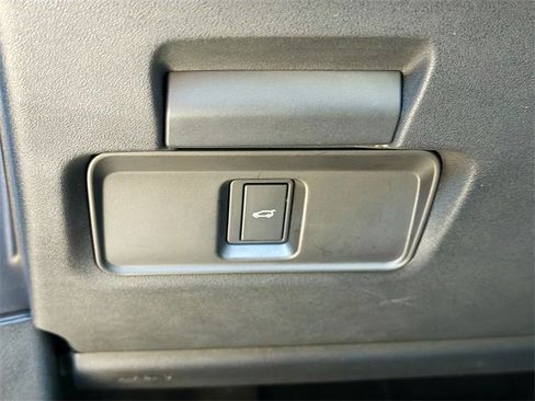 Used 2024 Land Rover Range Rover Evoque Dynamic SE image 37