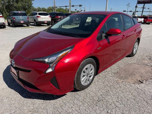 Used 2016 Toyota Prius Two FWD image 7