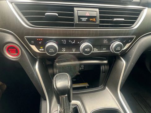 Used 2018 Honda Accord Touring image 17