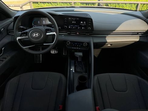 Certified 2025 Hyundai Elantra Sport FWD image 22