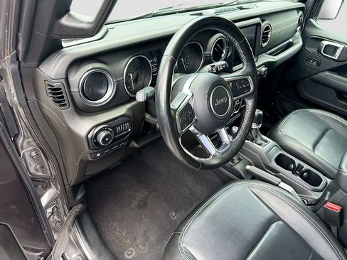 Used 2022 Jeep Wrangler Unlimited Sahara w/ Cold Weather Group AWD/4WD image 10