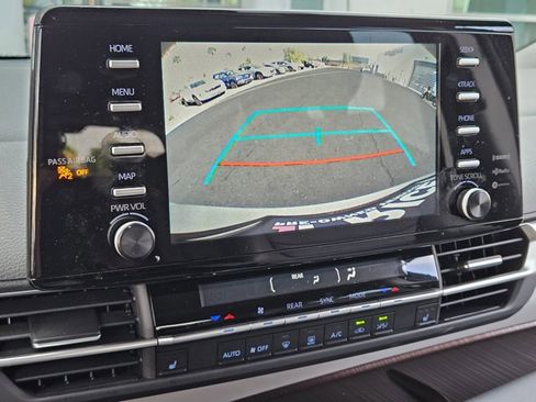 Used 2022 Toyota Sienna XLE FWD image 13