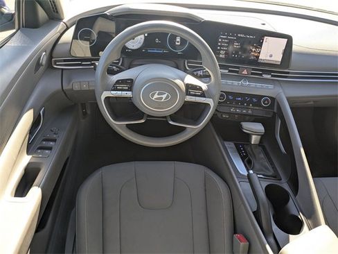 Used 2024 Hyundai Elantra SEL image 30