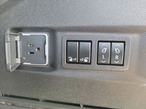 Certified 2024 GMC Yukon Denali image 15