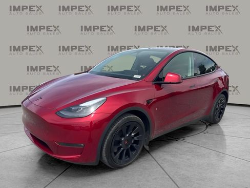 Used 2024 Tesla Model Y Long Range AWD/4WD image 1