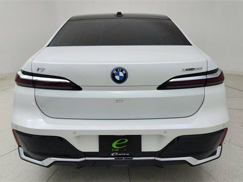 Used 2023 BMW i7 xDrive60 image 5