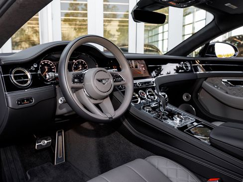 Used 2023 Bentley Continental GT Azure image 18