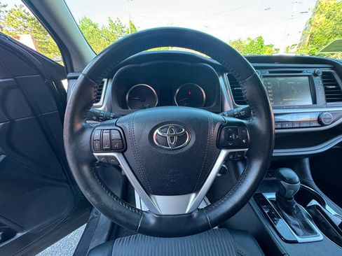 Used 2019 Toyota Highlander Plus AWD/4WD image 17