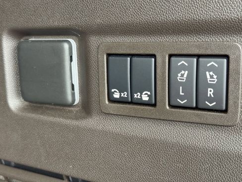 Used 2024 Chevrolet Tahoe Z71 w/ Luxury Package image 10