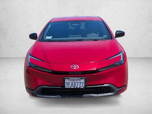 Used 2023 Toyota Prius LE FWD image 2