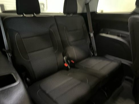 Used 2023 GMC Acadia SLE w/ LPO, Floor Liner Package FWD image 33