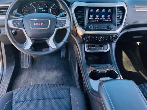 Used 2023 GMC Acadia SLE image 9