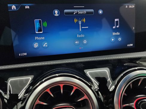 Used 2025 Mercedes-Benz CLA 250 4MATIC image 11