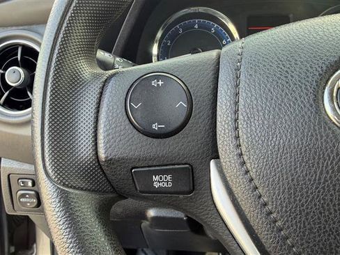 Used 2018 Toyota Corolla LE image 23