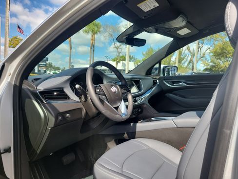 Used 2022 Buick Enclave Essence w/ Sport Touring Edition image 9