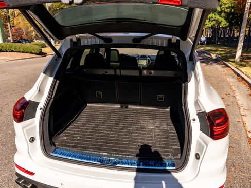 Used 2015 Porsche Cayenne Turbo image 11