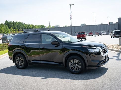 Used 2022 Nissan Pathfinder SV FWD image 12