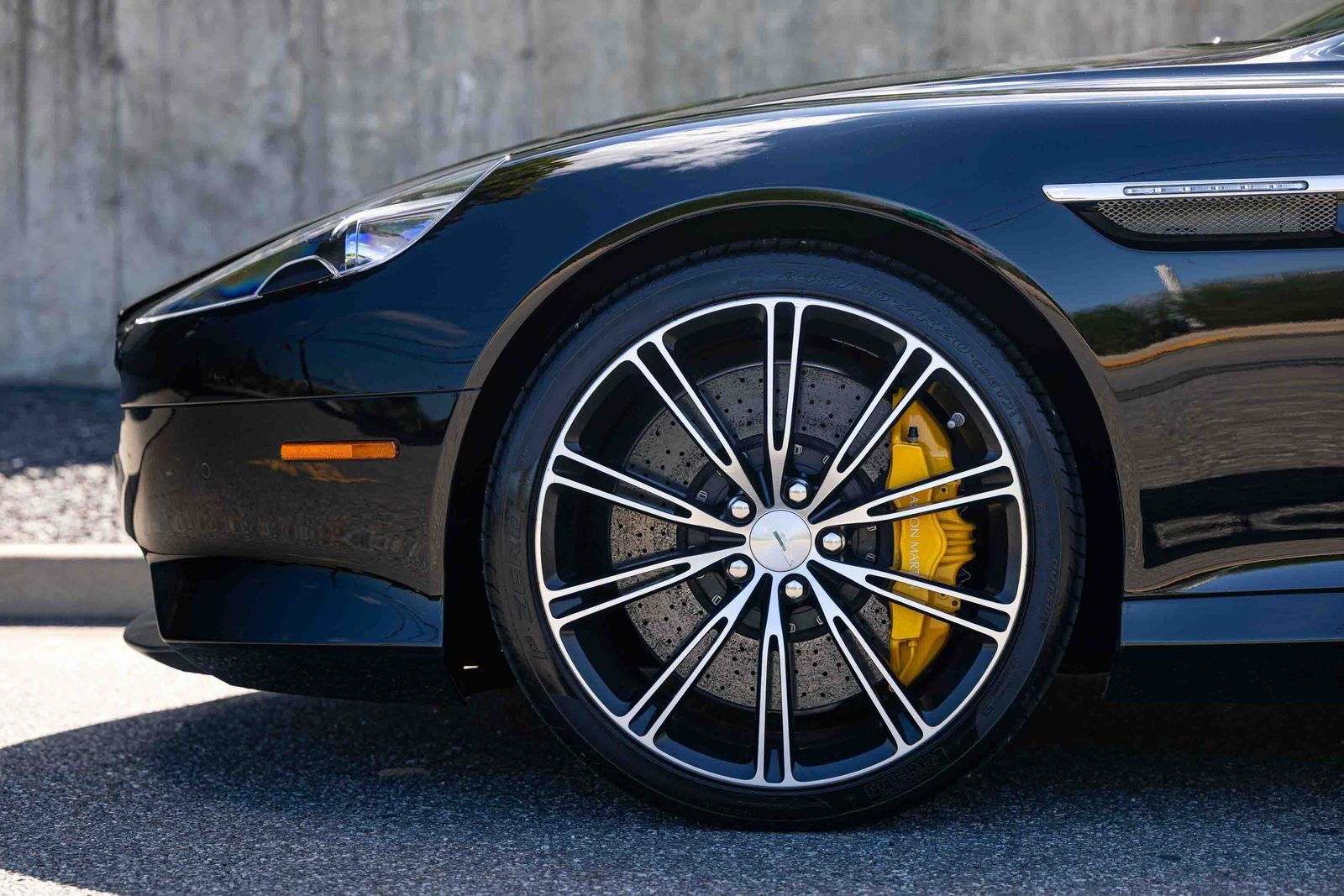 Used 2013 Aston Martin DB9 Volante RWD image 11