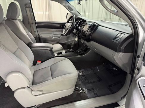 Used 2013 Toyota Tacoma 4x4 Access Cab V6 w/ Convenience Pkg image 7