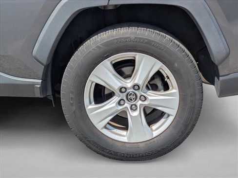 Used 2021 Toyota RAV4 XLE FWD image 9