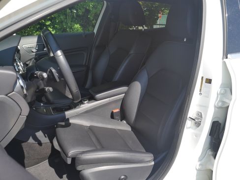 Used 2018 Mercedes-Benz GLA 250 4MATIC image 32