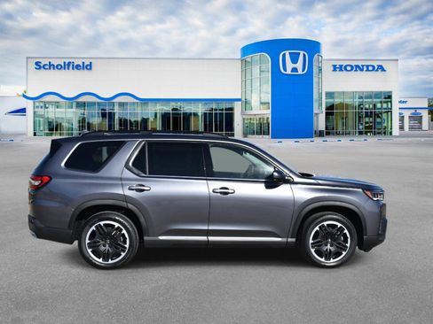 New 2026 Honda Pilot Touring image 2