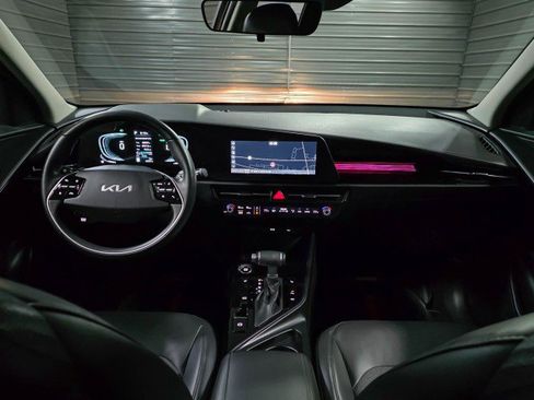 Used 2024 Kia Niro EX image 11