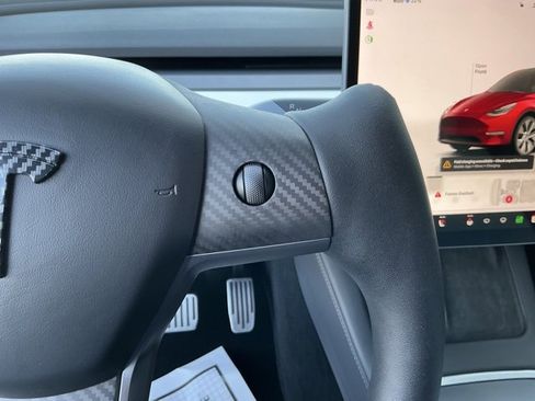 Used 2023 Tesla Model Y Long Range image 27