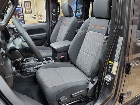 New 2025 Jeep Gladiator Mojave image 16